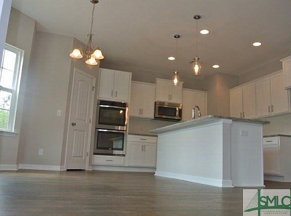 2nd image of 124 Yearling Court NE