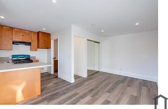 Studio, 300 sqft, $1,600 — Photo 2