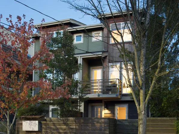 4220A Fremont Ave N, Seattle, WA 98103