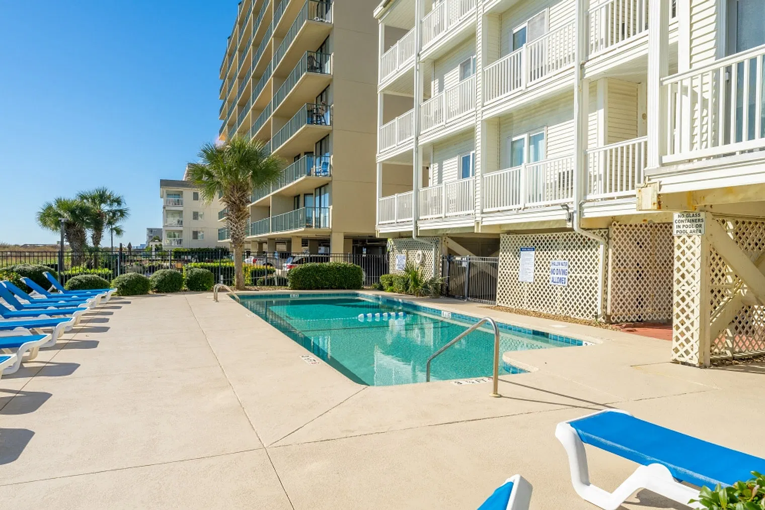 2 bed, 2.0 bath, 882 sqft, $7,110 — Photo 3