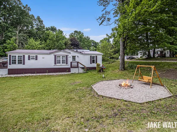 11720 Sparrow Dr, Lakeview, MI 48850