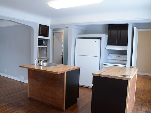 3rd image of 10250 10th St E