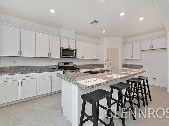 3rd image of 747 Silver Creek Cir