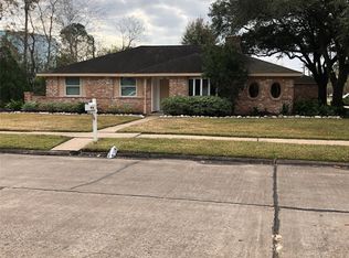 515 Brandywyne Dr, Friendswood, TX 77546