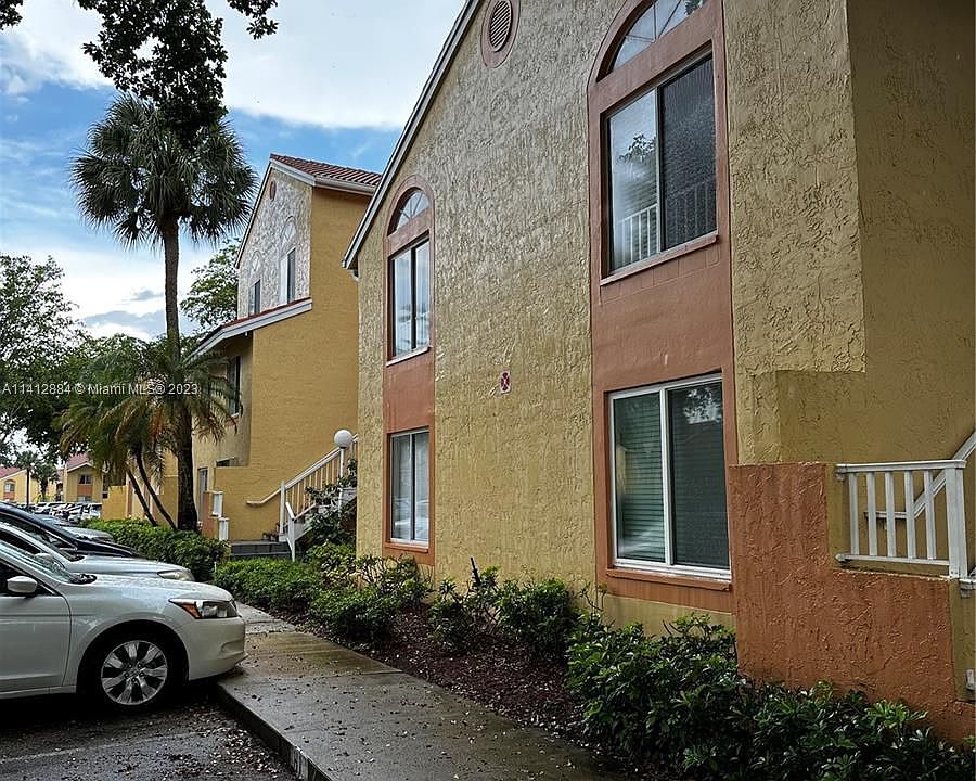 1st image of 1076 Coral Club Dr #1076
