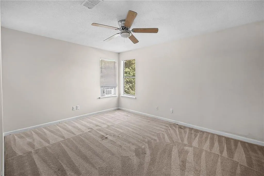 3 bed, 2.5 bath, 2148 sqft, $2,000 — Photo 3