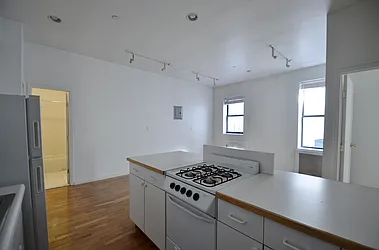 Rented by CITY SKYLINE REALTY INC