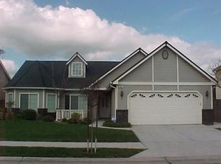 693 Powers Ave, Clovis, CA 93619