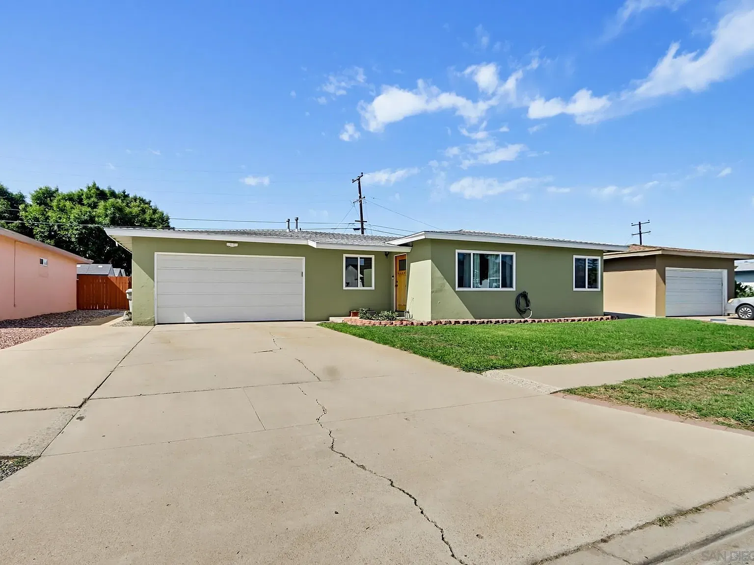 3 bed, 2.0 bath, 1750 sqft, $4,000 — Photo 2