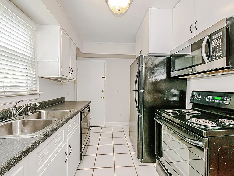 561 Wakefield Dr #A — Photo 4