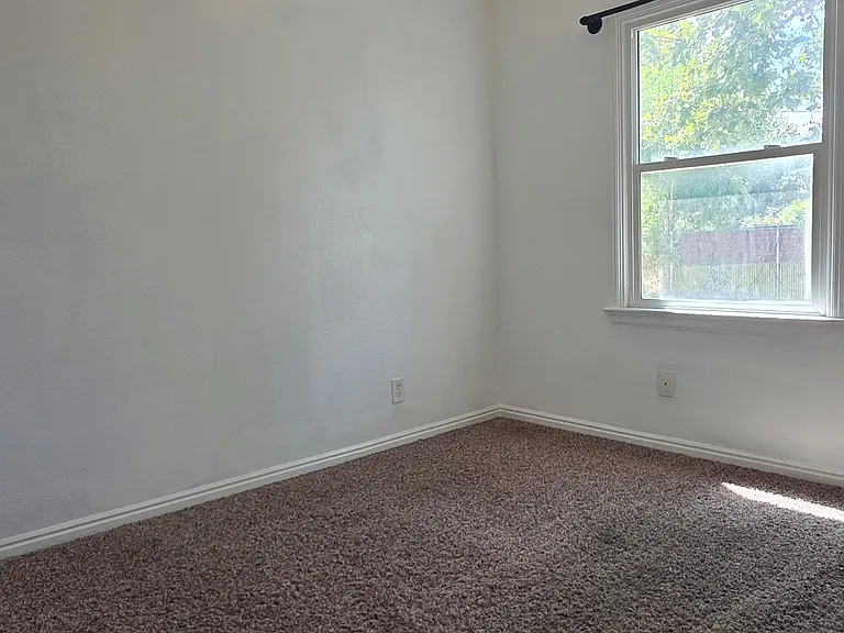 2713 W Dill Dr — Photo 8