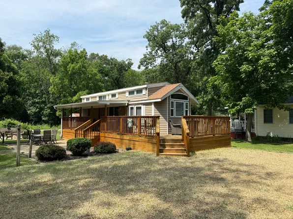16 One Woodhaven Lcks, Sublette, IL 61367