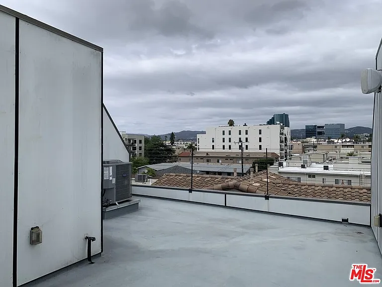 11341 Pearl St — Photo 41