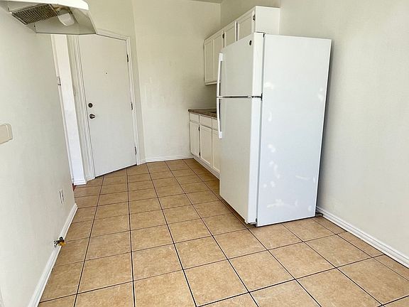4th image of 5839 E Montebello Pkwy #11