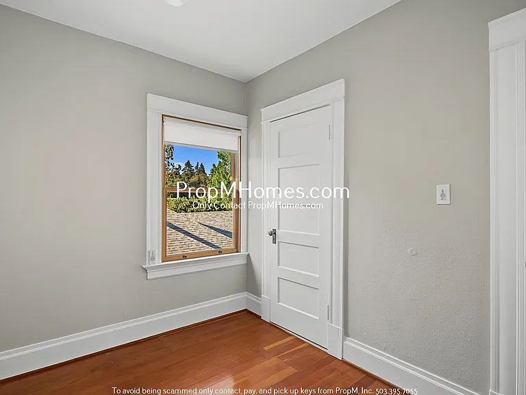 2233 SE Taylor St — Photo 13
