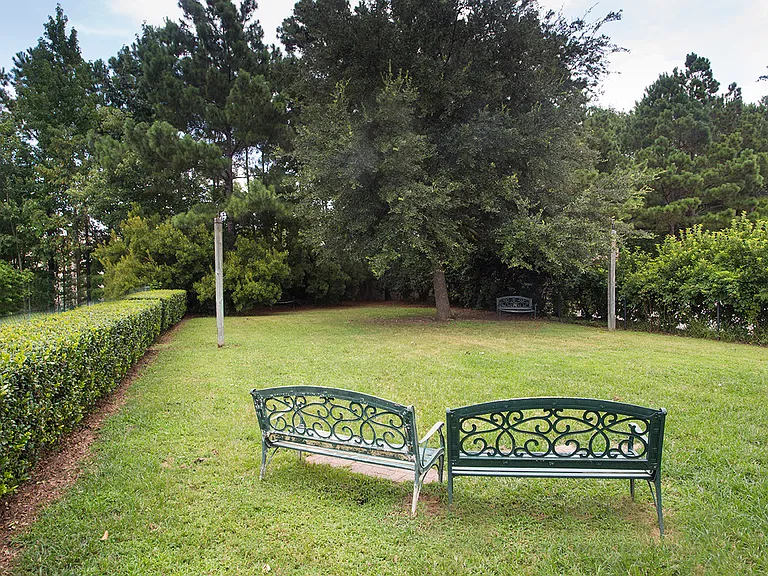Botanica Apartments — Photo 9