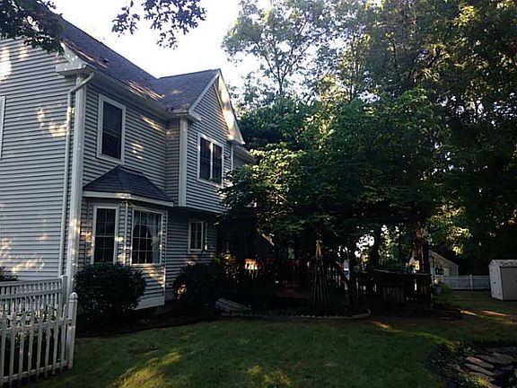 3rd image of 7 Millers Brook Dr