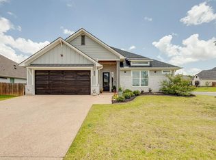 3200 Glencairn Ct, Bryan, TX 77808