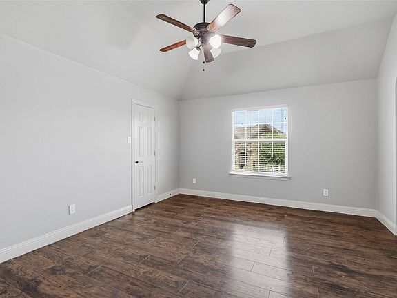 5th image of 3276 McGregor Dr