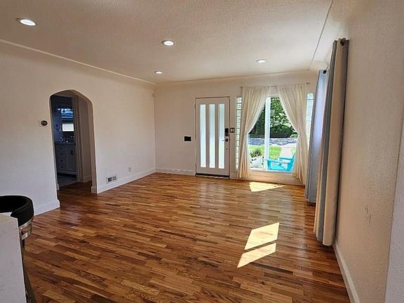 4th image of 207 Kenwood Dr