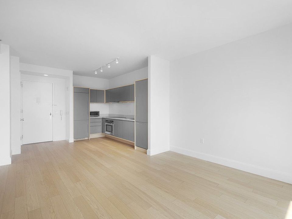 1st image of 10 City Pt APT 30G