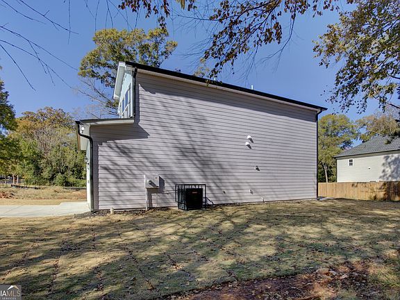 2nd image of 523 E Chappell St
