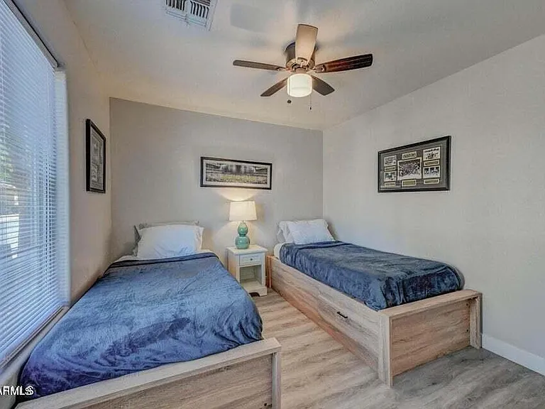 2477 E Meadow Land Dr — Photo 11