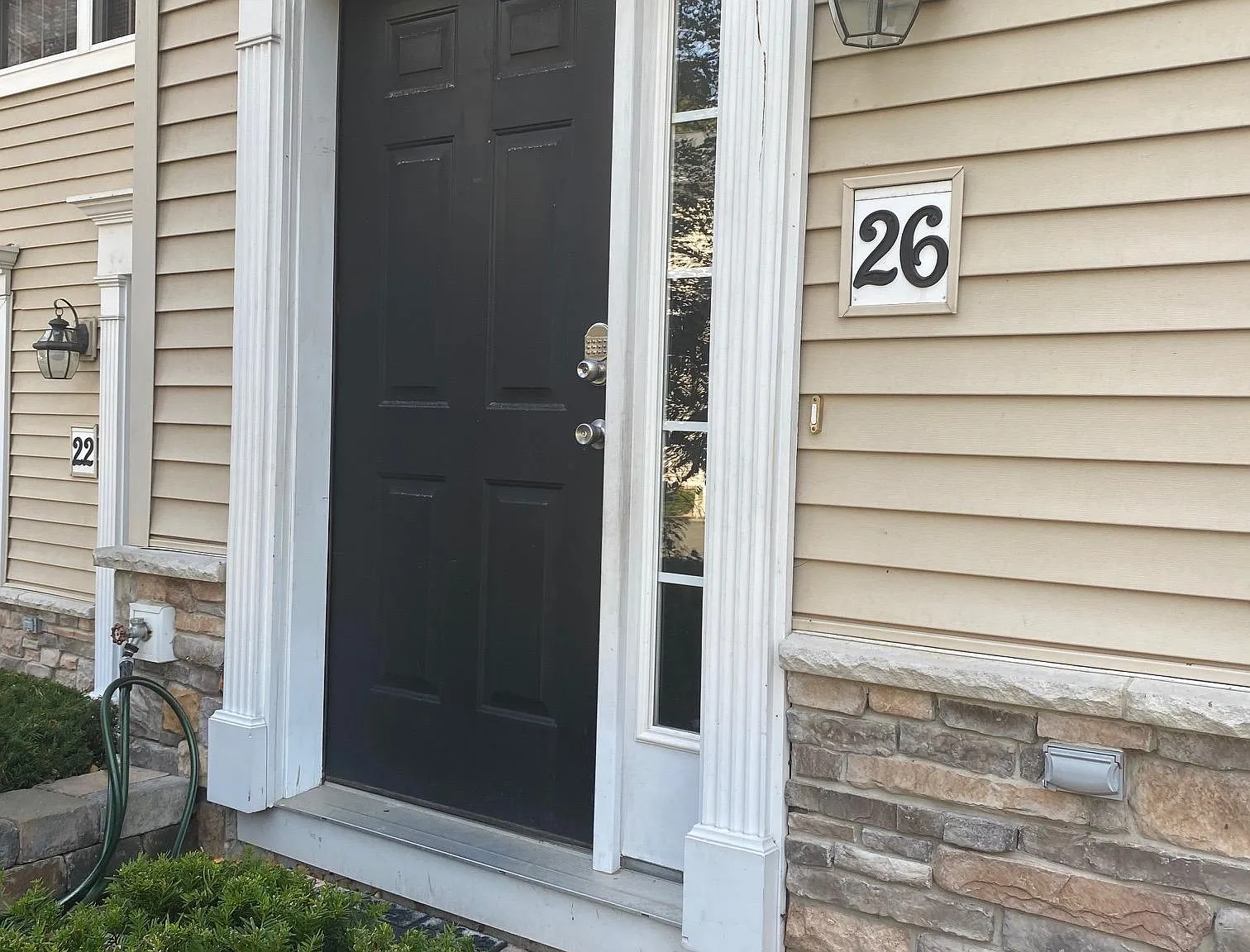 26 Donahue Ln — Photo 1