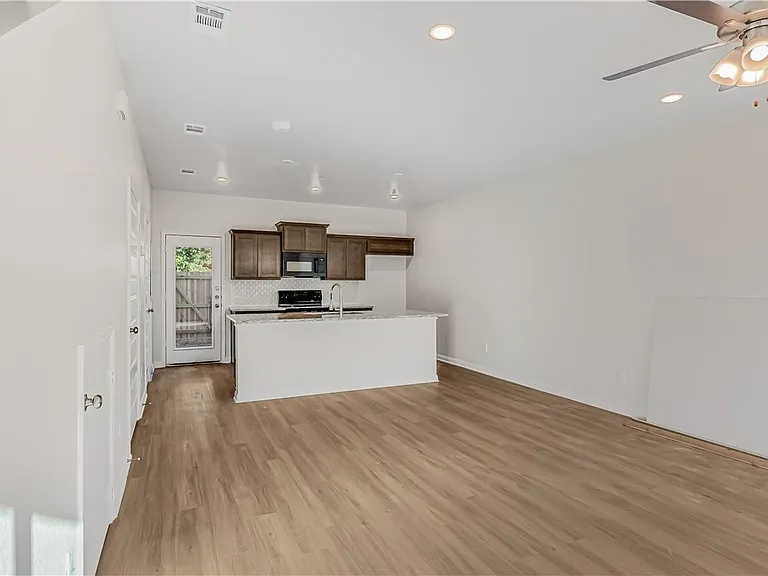 601 W 24th St #112 — Photo 2