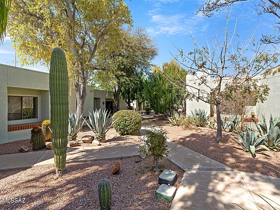 4th image of 7840 N La Canada Dr
