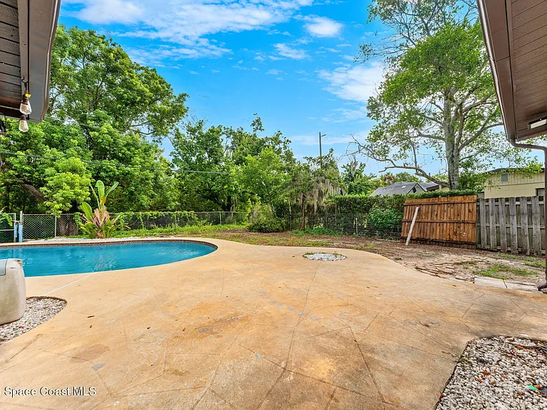 2426 Clemson Dr — Photo 44