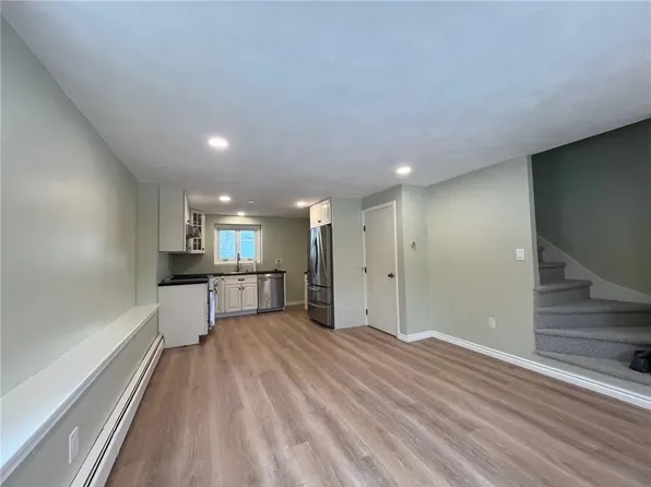 66 Perry St, Bristol, RI 02809