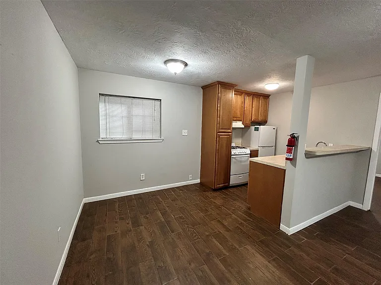 425 Emerson St #6 — Photo 6