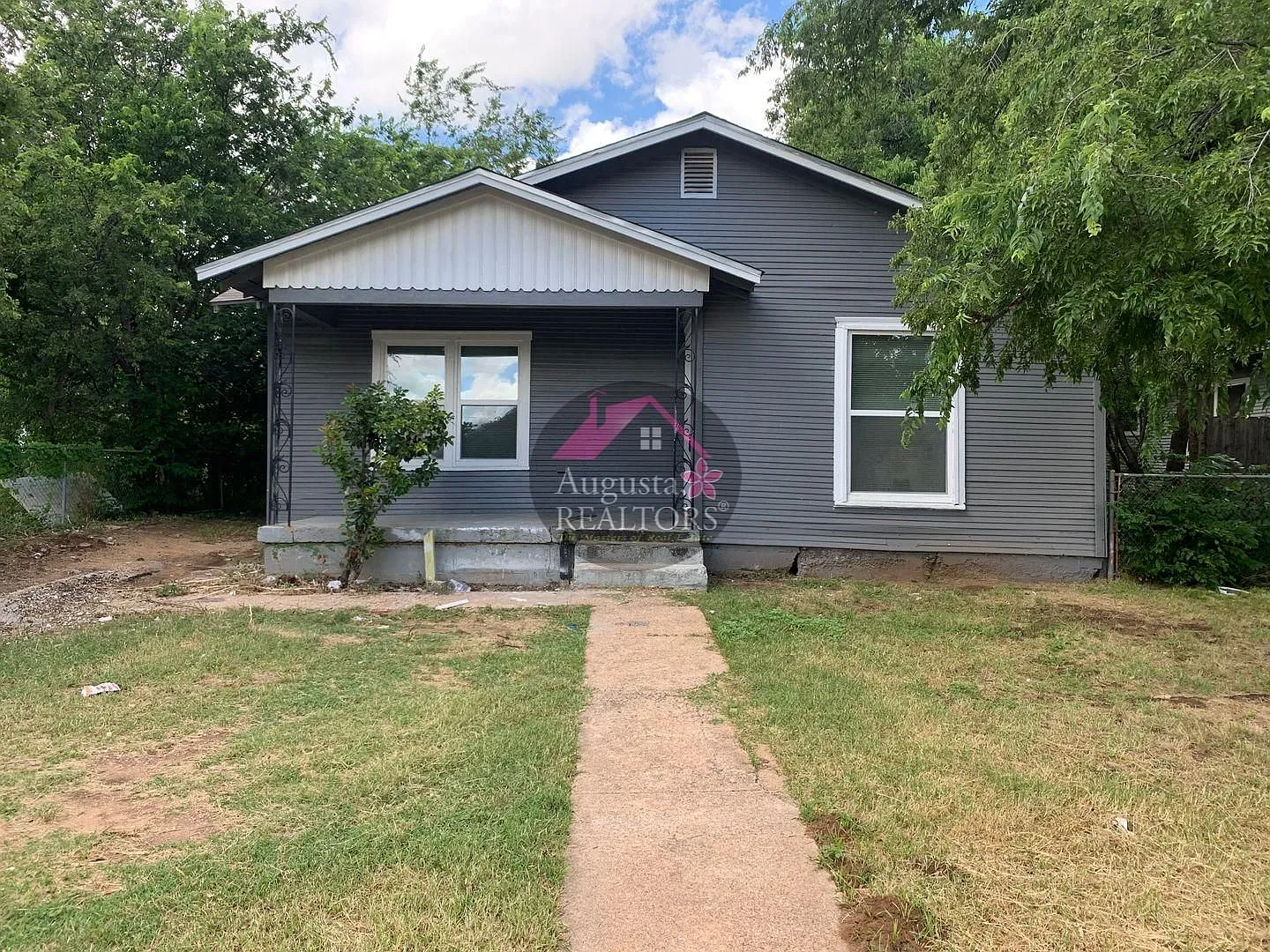 Completely Remodeled 1 Bedroom Home! — Photo 1