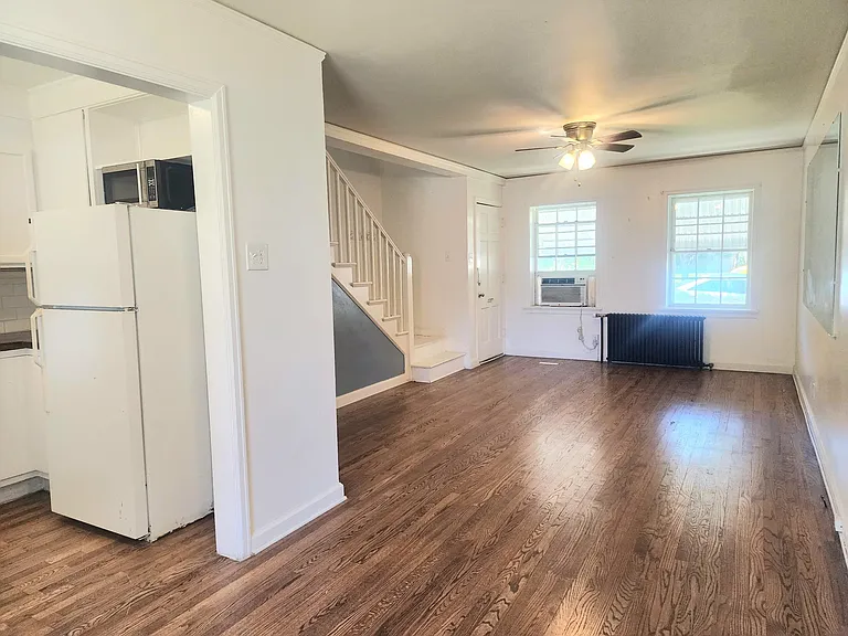 2038 N Grand Ave — Photo 2