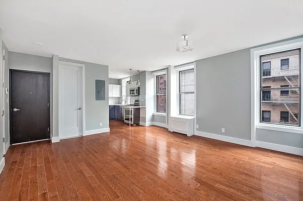 Rented by Compass | media 32