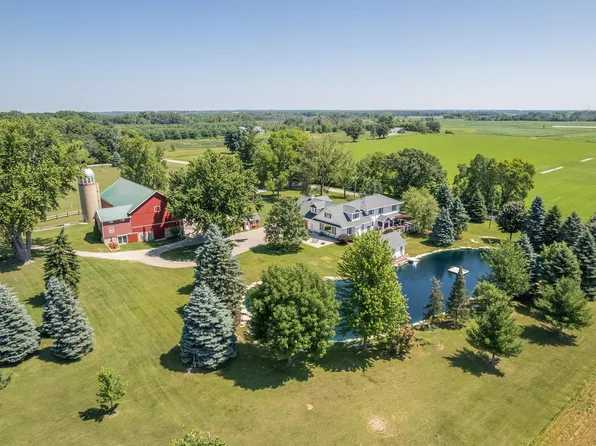 8379 Sauby Rd, Larsen, WI 54947