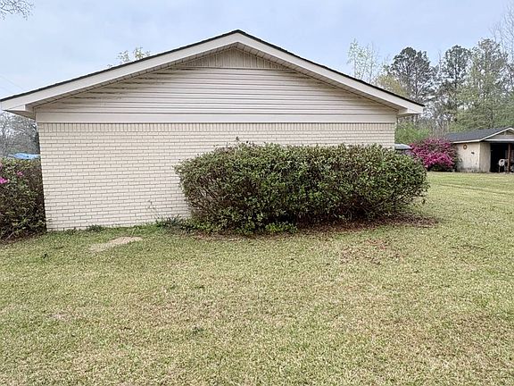 4th image of 216 Colonial Dr