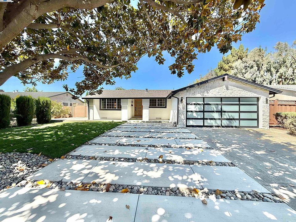 1st image of 2409 Cherrywood Dr