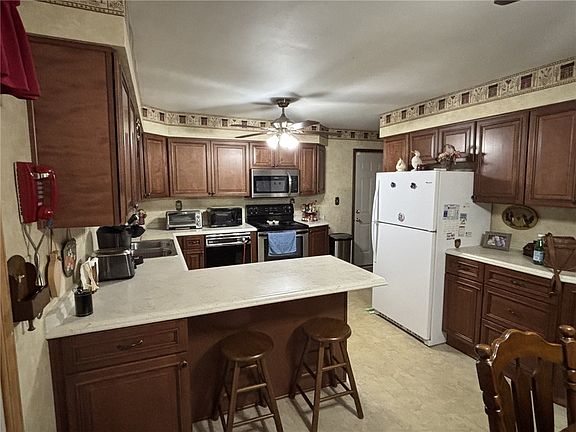 3rd image of 132 Marlene Dr