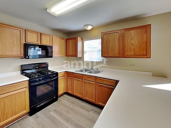 5th image of 1612 Lake Pointe Dr