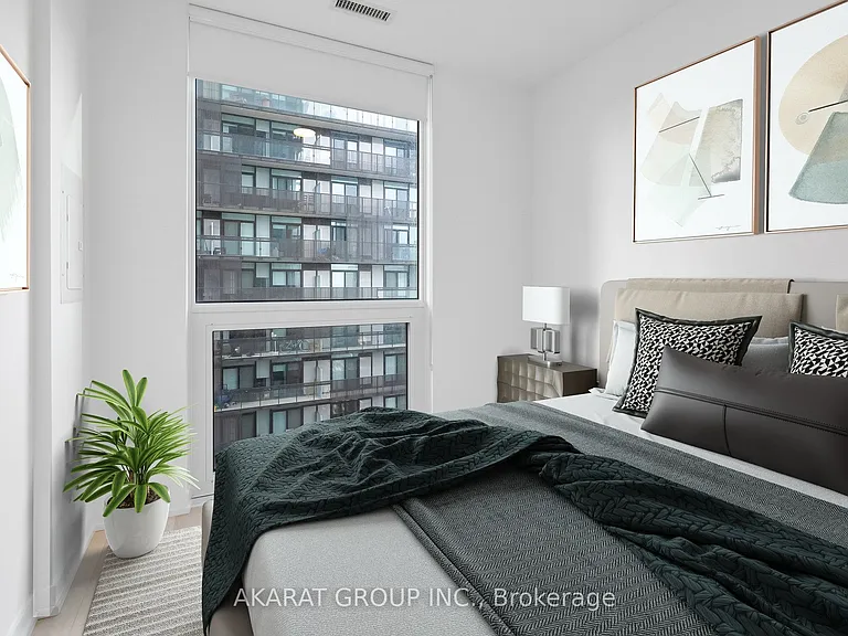 39 Roehampton Ave #2407 — Photo 6