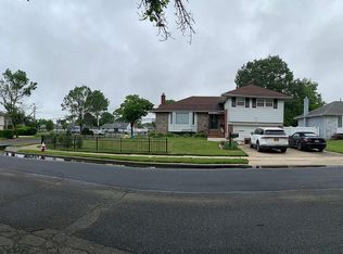 2 Comet Rd, Syosset, NY 11791