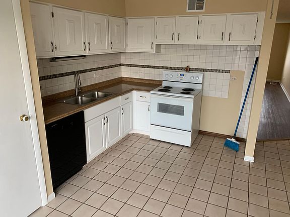 3rd image of 1452 Carol Ct APT 3B