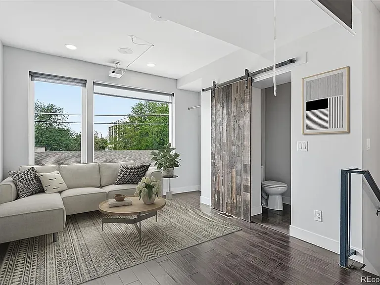 3181 Lawrence St — Photo 11