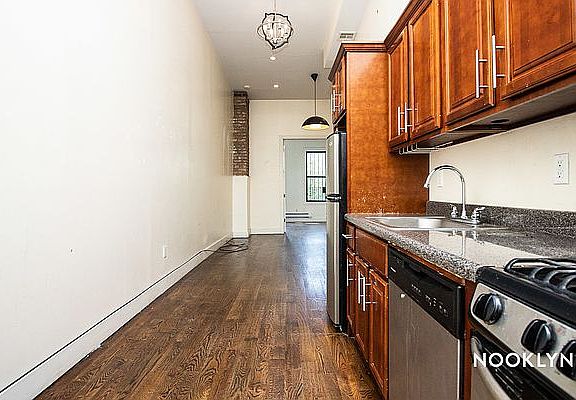 3rd image of 167 Stanhope St #3A