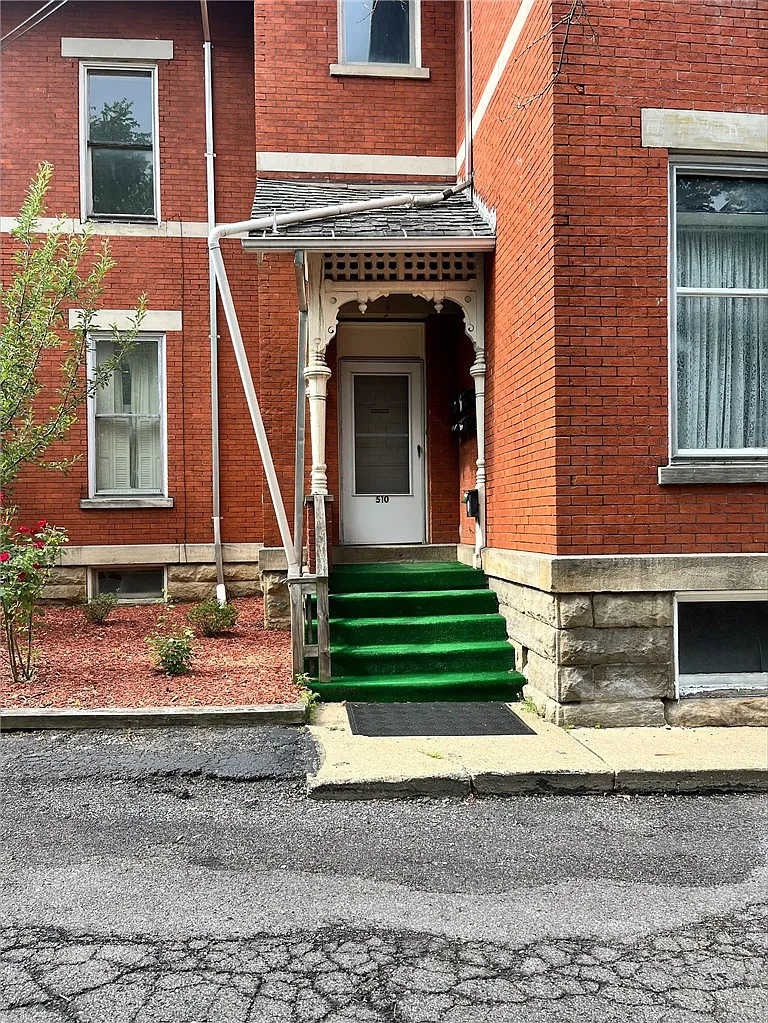1 bed, 1.0 bath, $425 — Photo 1