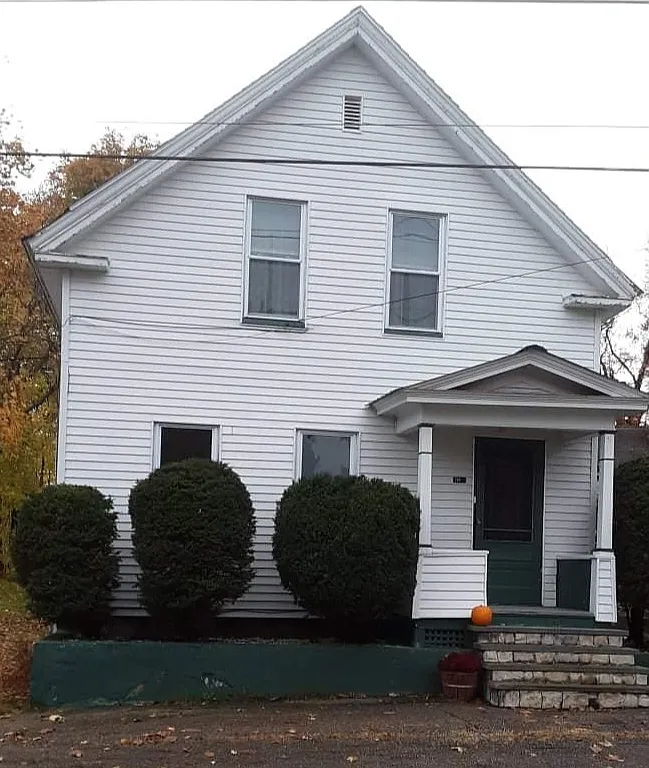 Pine St, Laconia — Photo 1