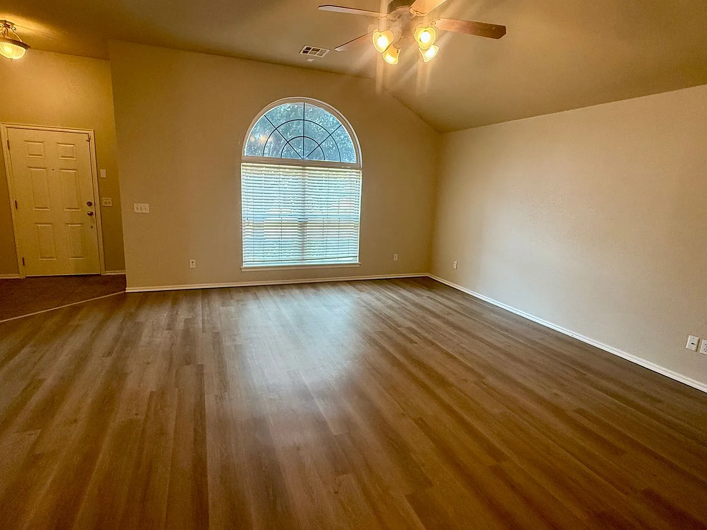 Edmond 3 Bed 2 Bath Home w/ Storm Shelter! — Photo 3