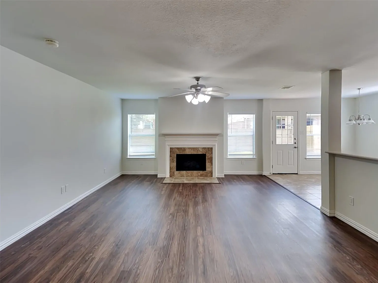 4 bed, 2.5 bath, 2464 sqft, $2,095 — Photo 4